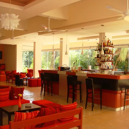 호텔 Ipsos Beach Hotel 입소스