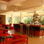 Hotell Ipsos Beach Hotel Ypsos