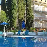 Hotell Ipsos Beach Hotel