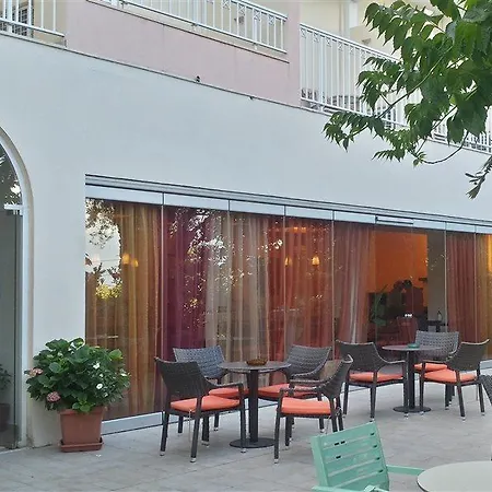 فندق Ipsos Beach Hotel إيبسوس