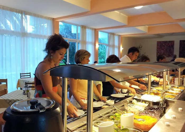 Ipsos Beach Hotel 酒店 3*